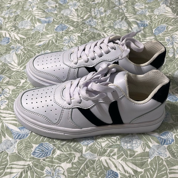 Classic White and Black Sneakers for Versatile Style - Picture 1 of 5